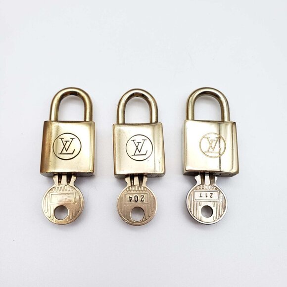 100% Authentic Louis Vuitton Vintage Lock Shiny Gold [ 1 Lock and 1 Key] - Picture 1 of 5